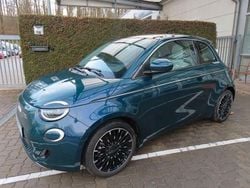 Colore esterno (ozean grün) Gebraucht 2022 Fiat 500e La Prima Kleinwagen | 20.890 € (Etwas zu teuer)