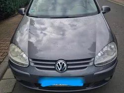 Grau Gebraucht 2006 VW Golf V Kleinwagen | 1.200 € (Fairer Preis)