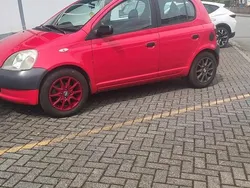Rot Gebraucht 2001 Toyota Yaris Limousine | 2.200 € (Teuer)