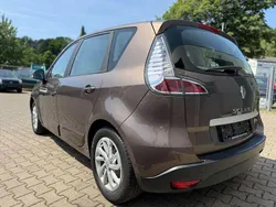 Mokkabraun Gebraucht 2013 Renault Scénic III Initiale Paris Van / Kleinbus | 6.950 € (Fairer Preis)