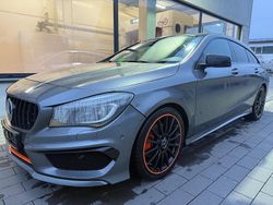 Grau Gebraucht 2015 Mercedes CLA220 Shooting Brake AMG Kombi | 12.490 € (Guter Preis)