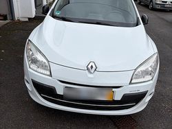 Weiß Gebraucht 2012 Renault Mégane Bose Edition Limousine | 3.100 € (Fairer Preis)