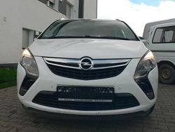 Weiß Gebraucht 2015 Opel Zafira Tourer Edition Van / Kleinbus | 4.500 € (Guter Preis)
