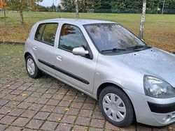 Silber Gebraucht 2005 Renault Clio II Kleinwagen | 2.400 € (Fairer Preis)