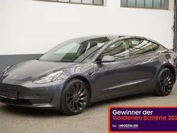 Grau Gebraucht 2022 Tesla Model 3 Performance Limousine | 29.450 € (Guter Preis)