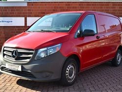 Rot Gebraucht 2016 Mercedes Vito Van / Kleinbus | 7.490 € (Guter Preis)
