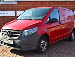 Rot Gebraucht 2016 Mercedes Vito Van / Kleinbus | 8.490 € (Fairer Preis)