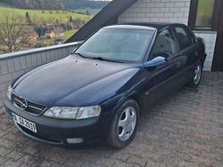 Violet Gebraucht 1997 Opel Vectra Limousine | 1.500 € (Guter Preis)
