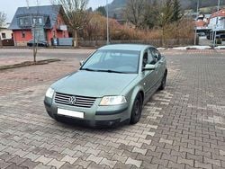 Grün Gebraucht 2001 VW Passat Limousine | 1.100 € (Superpreis)