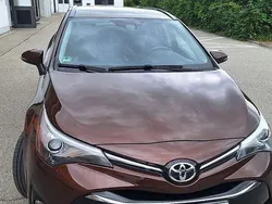 Braun Gebraucht 2015 Toyota Avensis Executive Kombi | 8.950 € (Fairer Preis)