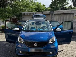 Blau Gebraucht 2015 Smart ForFour Proxy Kleinwagen | 8.499 € (Fairer Preis)