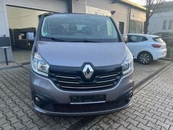 Grau Gebraucht 2017 Renault Trafic Expression Van / Kleinbus | 17.490 € (Guter Preis)