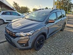 Grau Gebraucht 2023 Dacia Jogger Extreme Van / Kleinbus | 23.990 € (Fairer Preis)