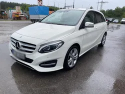 Weiß Gebraucht 2017 Mercedes B220 Van / Kleinbus | 13.800 € (Fairer Preis)