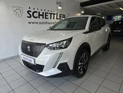 Weiß Gebraucht 2023 Peugeot 2008 Allure SUV | 21.890 € (Fairer Preis)