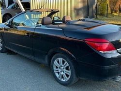 Schwarz Gebraucht 2006 Opel Astra Cabriolet Cabrio | 2.250 € (Fairer Preis)