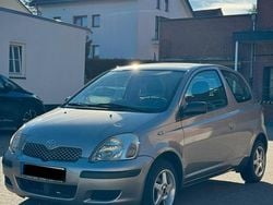 Grau Gebraucht 2003 Toyota Yaris Kleinwagen | 900 € (Guter Preis)