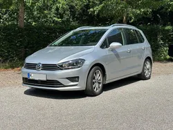 Silber Gebraucht 2015 VW Golf Sportsvan Highline Van / Kleinbus | 15.800 € (Fairer Preis)