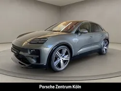 Aventuringrünmetallic Gebraucht 2024 Porsche Macan Turbo SUV | 124.500 € (Teuer)