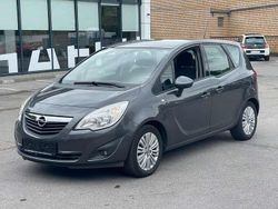 Grau Gebraucht 2012 Opel Meriva Design Edition Van / Kleinbus | 3.950 € (Fairer Preis)