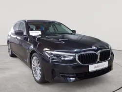 Saphirschwarz metallic Gebraucht 2022 BMW 530e Sport Line Kombi | 31.190 € (Superpreis)