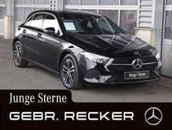 lack kosmosschwarz Gebraucht 2024 Mercedes A200 Advanced Limousine | 28.850 € (Fairer Preis)