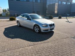 Silber Gebraucht 2007 BMW 325 Coupé | 12.999 €