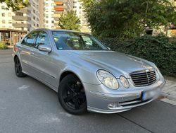 Silber Gebraucht 2004 Mercedes E200 Limousine | 3.999 €