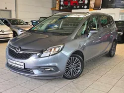 Grau Gebraucht 2019 Opel Zafira Tourer Van / Kleinbus | 14.999 € (Fairer Preis)
