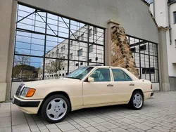 Beige Gebraucht 1991 Mercedes E200 Limousine | 5.700 €