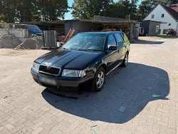 Schwarz Gebraucht 2003 Skoda Octavia Ambiente Kombi | 1.200 € (Etwas zu teuer)