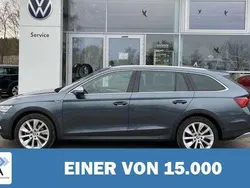 Grau metallic Gebraucht 2022 Skoda Octavia Scout Kombi | 36.320 € (Teuer)