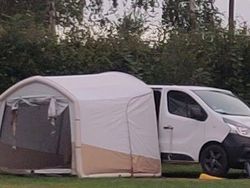 Weiß Gebraucht 2018 Nissan NV300 Van | 17.750 € (Teuer)