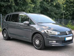 Grau Gebraucht 2016 VW Touran Highline Van / Kleinbus | 21.950 € (Guter Preis)