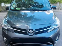Grau Gebraucht 2018 Toyota Verso Edition-S Van / Kleinbus | 16.500 € (Fairer Preis)