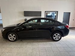 Schwarz Gebraucht 2011 Chevrolet Cruze LS Limousine | 6.990 € (Teuer)