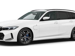 Weiß Gebraucht 2024 BMW 330e Comfort Edition Kombi | 51.519 €