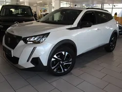 Weiß Gebraucht 2022 Peugeot 2008 Allure SUV | 18.750 € (Guter Preis)