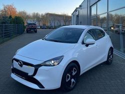 Snowflake white pearl (metallic) Gebraucht 2024 Mazda 2 Center-Line Limousine | 17.980 € (Fairer Preis)