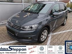 Grau Gebraucht 2022 VW Touran Comfortline Van / Kleinbus | 26.490 € (Guter Preis)