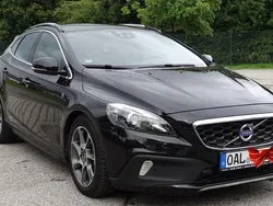 Schwarz Gebraucht 2016 Volvo V40 CC Ocean Race Kombi | 13.800 € (Fairer Preis)