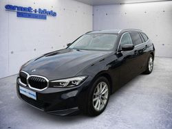 Schwarz Gebraucht 2023 BMW 318 Shadowline Kombi | 24.490 € (Guter Preis)