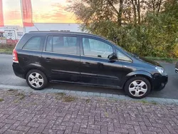 Grau Gebraucht 2011 Opel Zafira Innovation Van / Kleinbus | 2.999 € (Guter Preis)