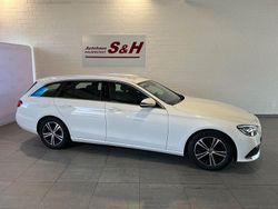 Weiß Gebraucht 2022 Mercedes E220 Limousine | 31.900 € (Superpreis)