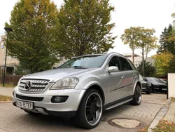 Silber Gebraucht 2009 Mercedes ML500 AMG SUV | 15.700 € (Fairer Preis)