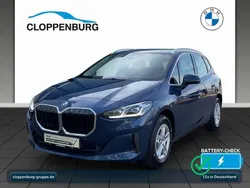 Phytonicblau Gebraucht 2023 BMW 225 Sport Line Van / Kleinbus | 27.899 € (Fairer Preis)