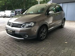Braun Gebraucht 2011 VW Golf Plus Cross Van / Kleinbus | 10.480 € (Teuer)