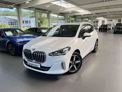 Weiß Gebraucht 2024 BMW 223 Active Tourer Luxury Line Van / Kleinbus | 39.290 €