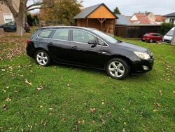 Schwarz Gebraucht 2011 Opel Astra Kombi | 4.499 € (Etwas zu teuer)