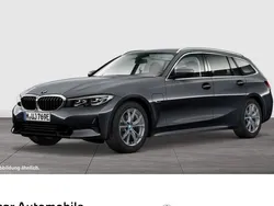 Grau Gebraucht 2022 BMW 320e Sport Line Kombi | 26.440 € (Fairer Preis)